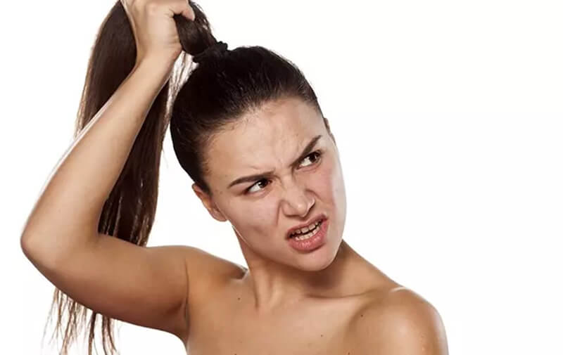 Mẹo 19: Tránh tạo kiểu tóc quá chặt
