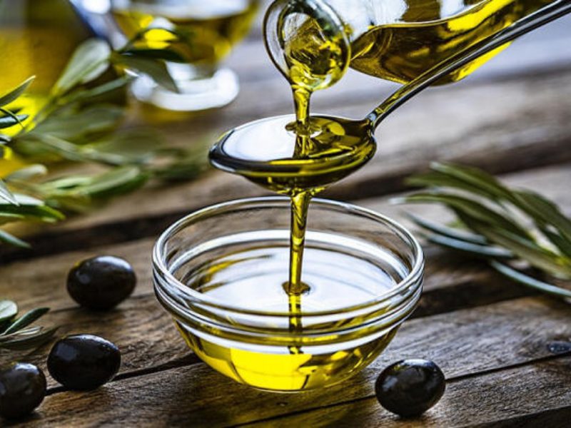 Sử dụng dầu oliu để tẩy màu thuốc nhuộm